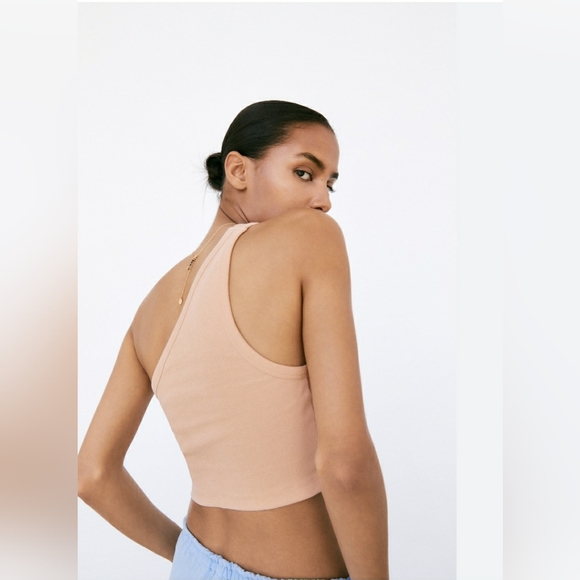 ZARA Asymmetrical crop top - Picture 2 of 9